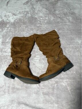 🎅🏻 Unr8ed  Darius Brown Faux Suede Shrug Riding Style Boots brass buckle & zip
